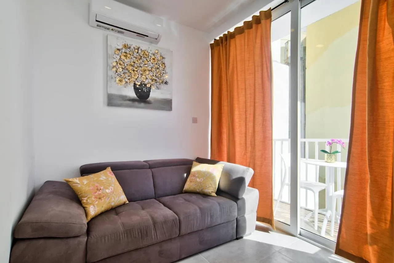 Sliema 2-Bedroom Central Apartments And Penthouse With Jacuzzi Malta