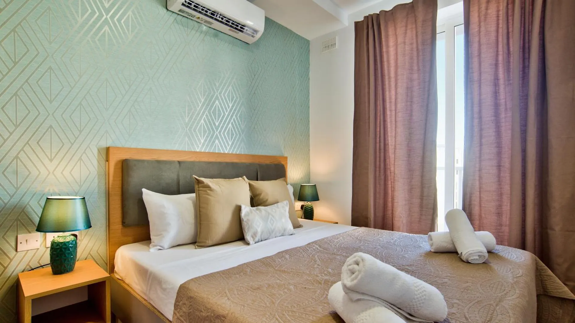 Sliema 2-Bedroom Central Apartments And Penthouse With Jacuzzi